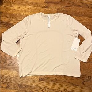NWT Lululemon Athletica Women’s Cream Swiftly Relaxed Long Sleeve Size 12
